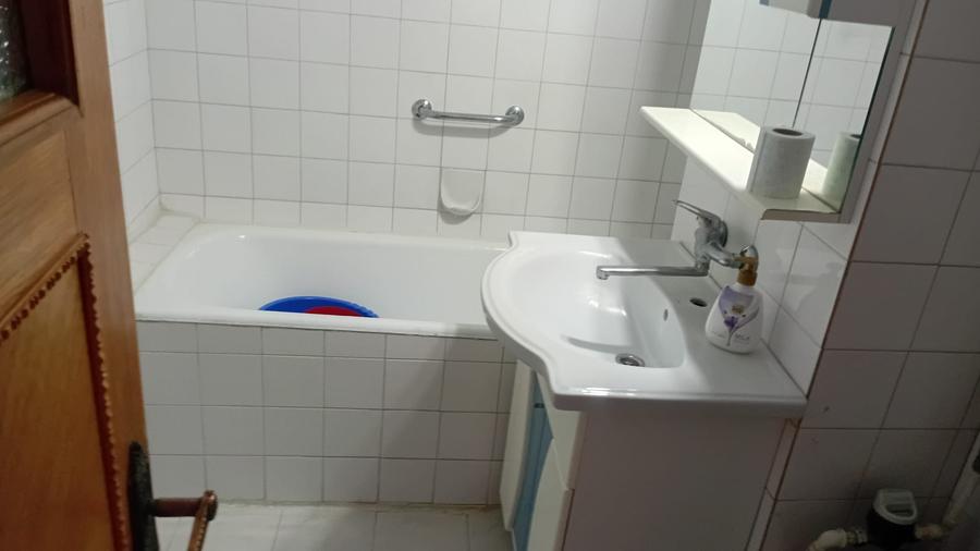 Apartament cu 3 camere decomandat, mobilat în Intim