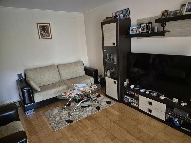 Apartament cu 3 camere decomandat, mobilat în Central