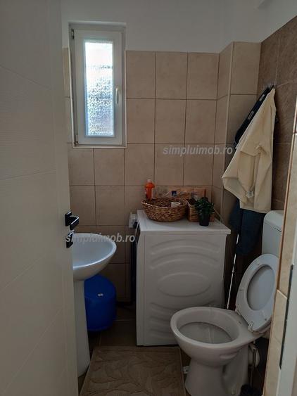 Apartament cu 3 camere semidecomandat, mobilat în Titan