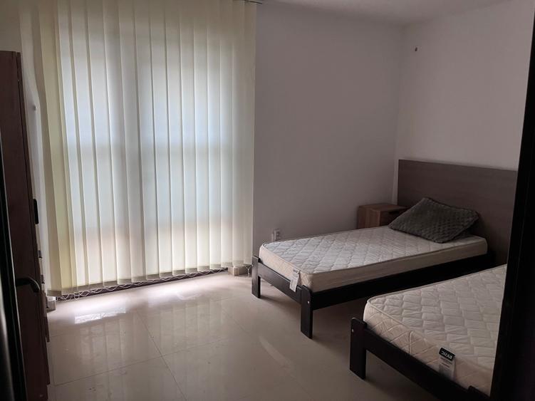 Apartament cu 3 camere semidecomandat în Exterior Vest