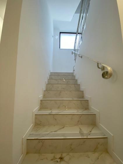 Casă individuală cu 5 camere cu Teren 350 Mp în Central