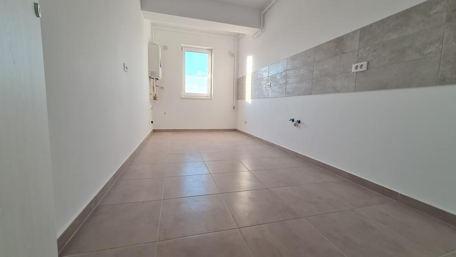 Apartament cu 3 camere decomandat în Titan