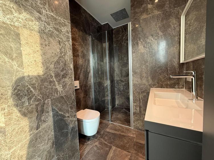 Apartament cu 5 camere decomandat în Barbu Văcărescu