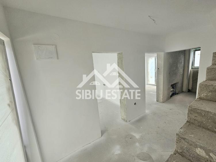 Duplex cu 4 camere cu Canalizare în Exterior Nord