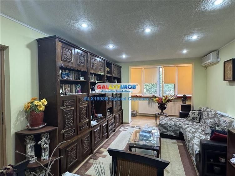 Apartament cu 3 camere semidecomandat în Titan