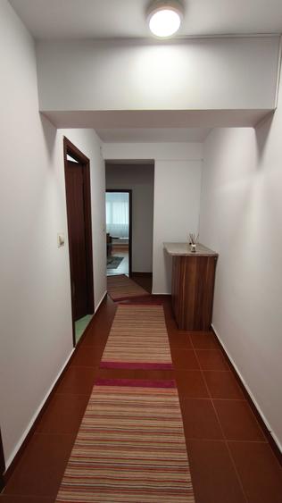 Apartament cu 3 camere decomandat în Drumul Taberei
