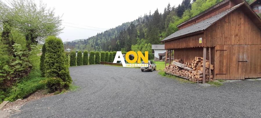 Casă individuală cu 8 camere cu Canalizare în Vadu Moților