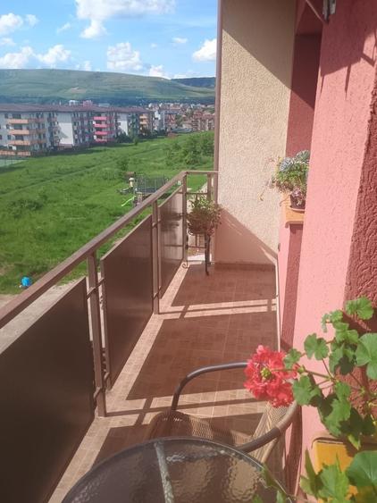 Apartament cu 3 camere semidecomandat în Florești