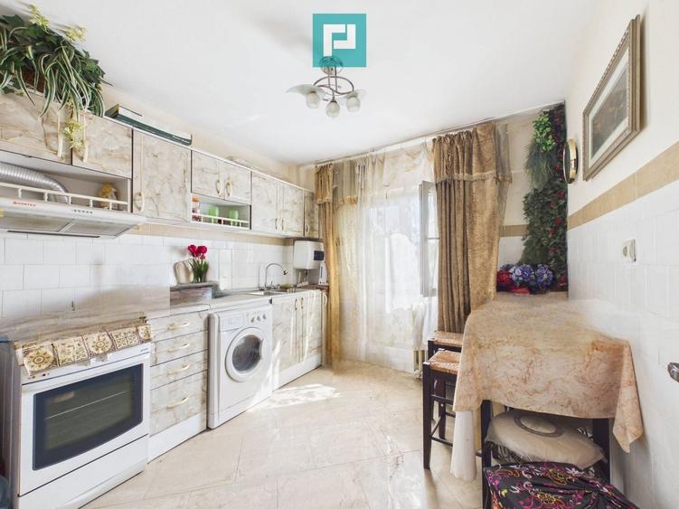 Apartament cu 3 camere semidecomandat, mobilat în Central