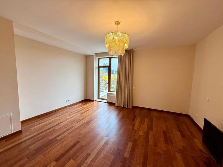Apartament cu 4 camere decomandat, mobilat în Barbu Văcărescu