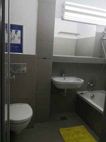 Apartament cu 3 camere semidecomandat în Gara de Nord