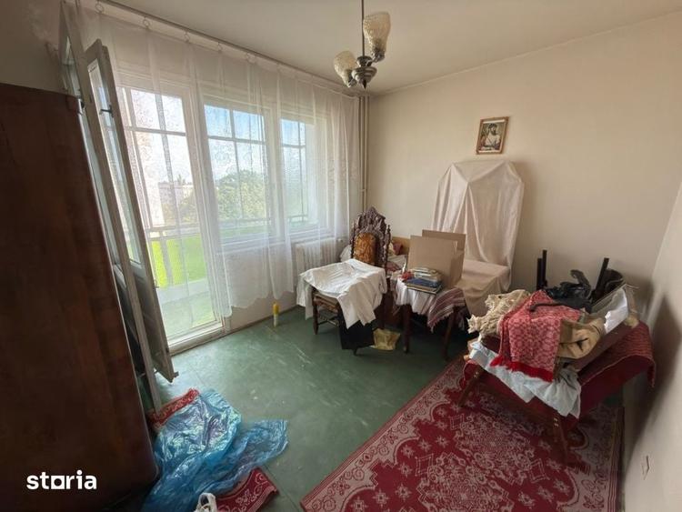 Apartament cu 3 camere semidecomandat în Andrei Mureșanu