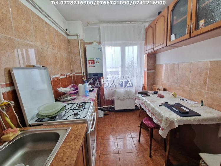 Apartament cu 2 camere semidecomandat, mobilat în 9 Mai