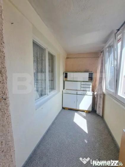 Apartament cu 3 camere semidecomandat în Griviței