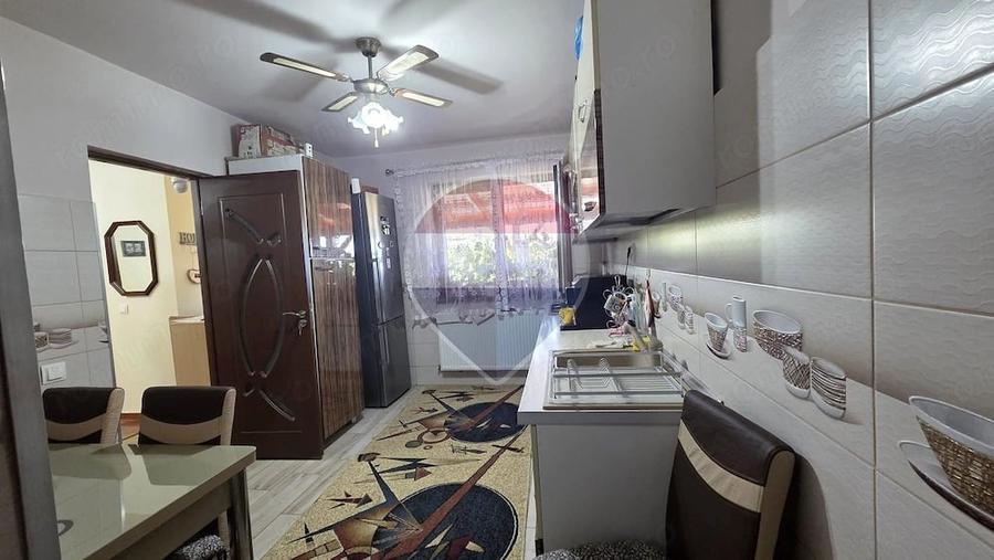 Casă cu 7 camere cu Teren 1400 Mp în Văleni