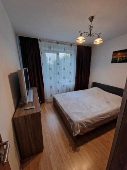 Apartament cu 3 camere semidecomandat, mobilat în Teiul Doamnei