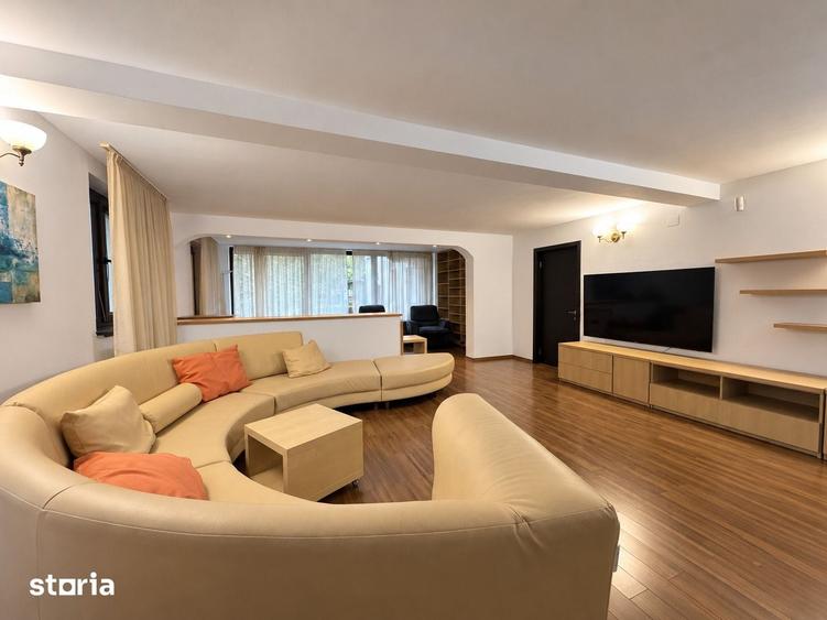 Casă cu 6 camere cu Teren 1538 Mp în Dănești