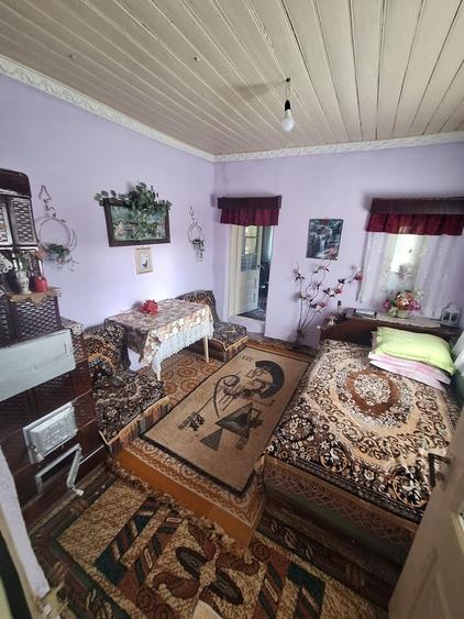 Casă cu 2 camere cu Teren 1734 Mp în Central