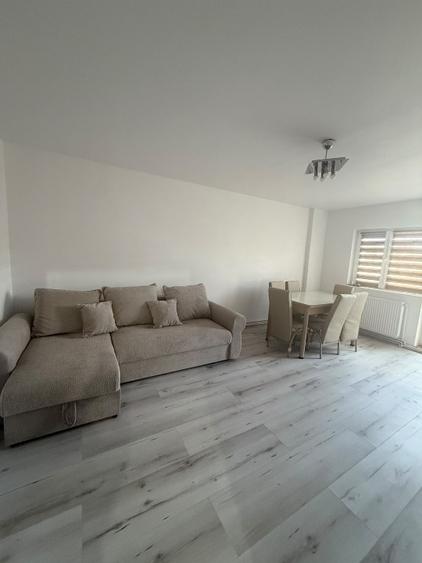 Apartament cu 3 camere decomandat, mobilat în Central