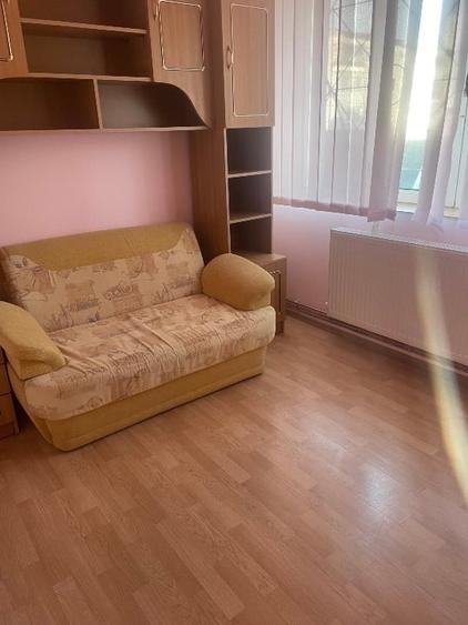 Apartament cu 3 camere decomandat, mobilat în Central