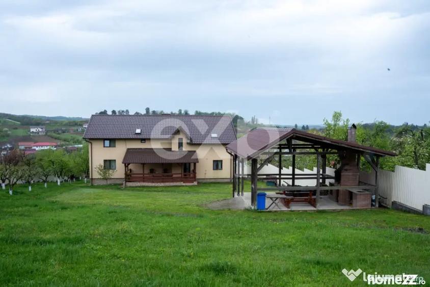 Casă cu 4 camere cu Teren 6436 Mp în Central