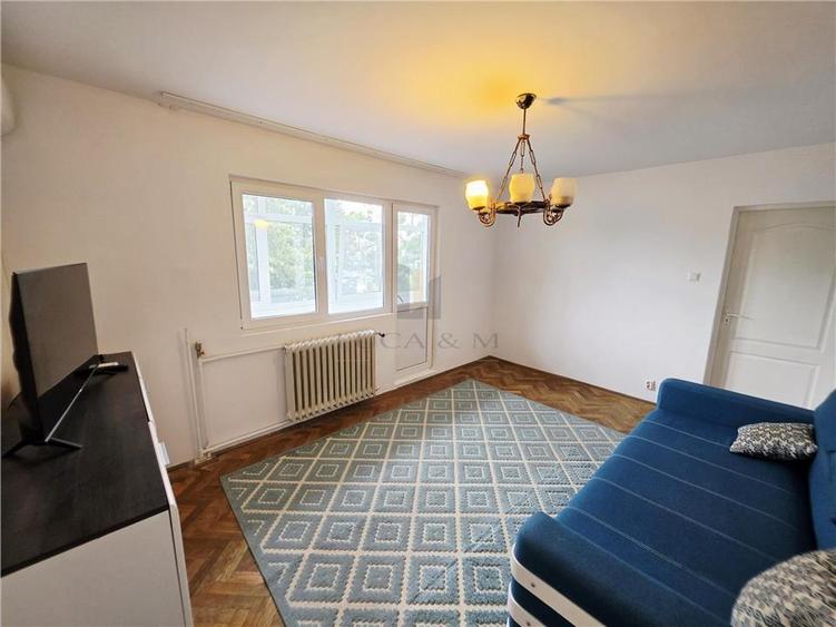 Apartament cu 3 camere semidecomandat în Circumvalațiunii