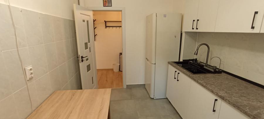 Apartament cu 3 camere decomandat în Rahova