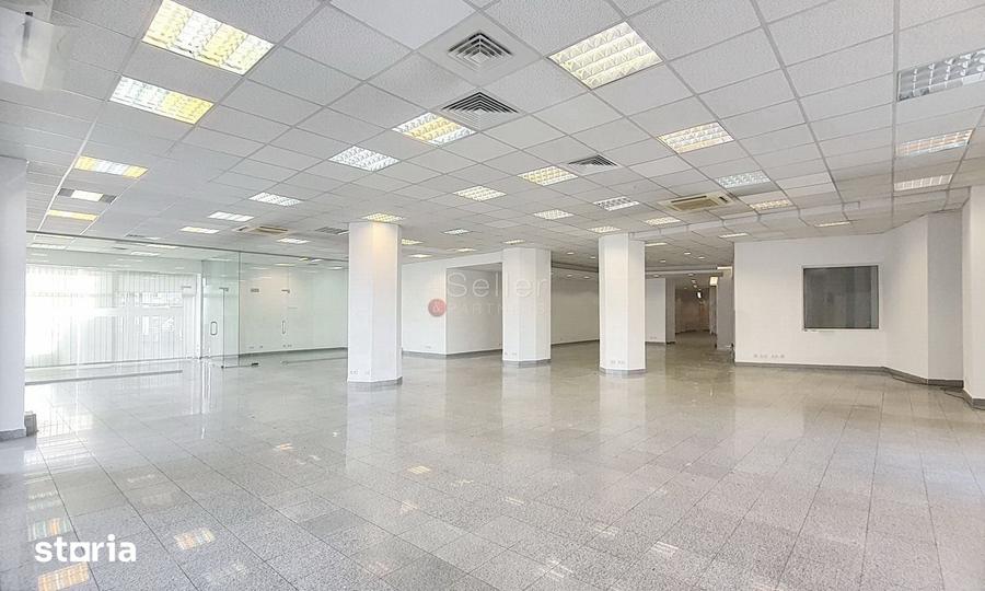 Spațiu comercial, de 430 mp, în Central
