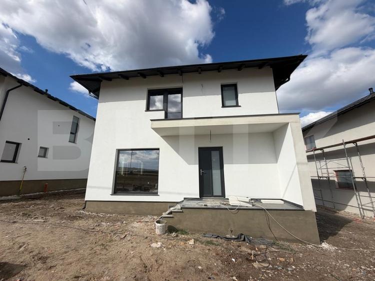 Casă individuală cu 4 camere cu Canalizare în Periferie