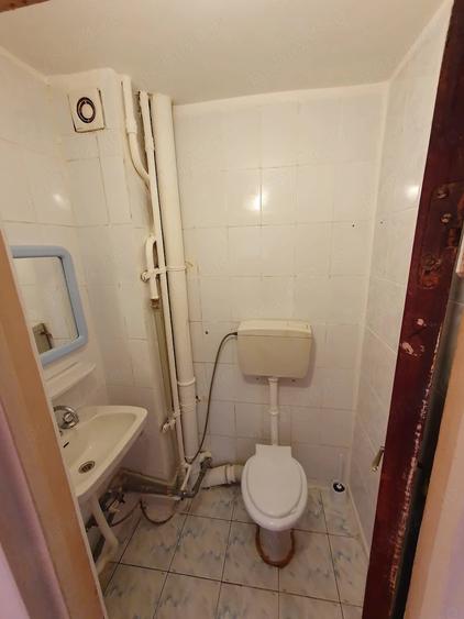 Apartament cu 4 camere decomandat în Costin Georgian