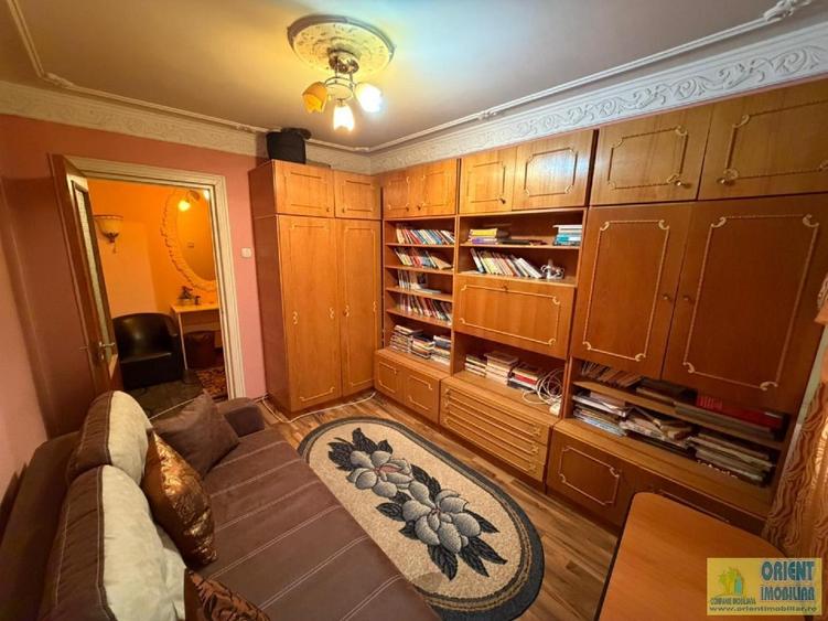 Apartament cu 3 camere decomandat în Km 4-5
