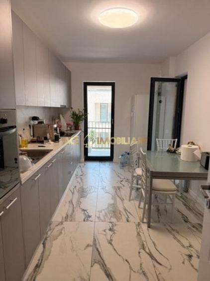 Apartament cu 3 camere decomandat, mobilat în Titan