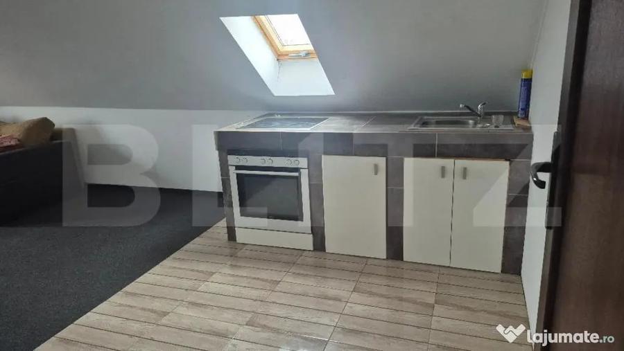 Apartament cu 4 camere decomandat în Careiului