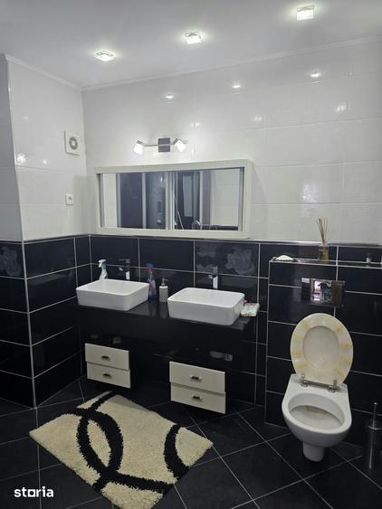 Apartament cu 4 camere în Micro 17