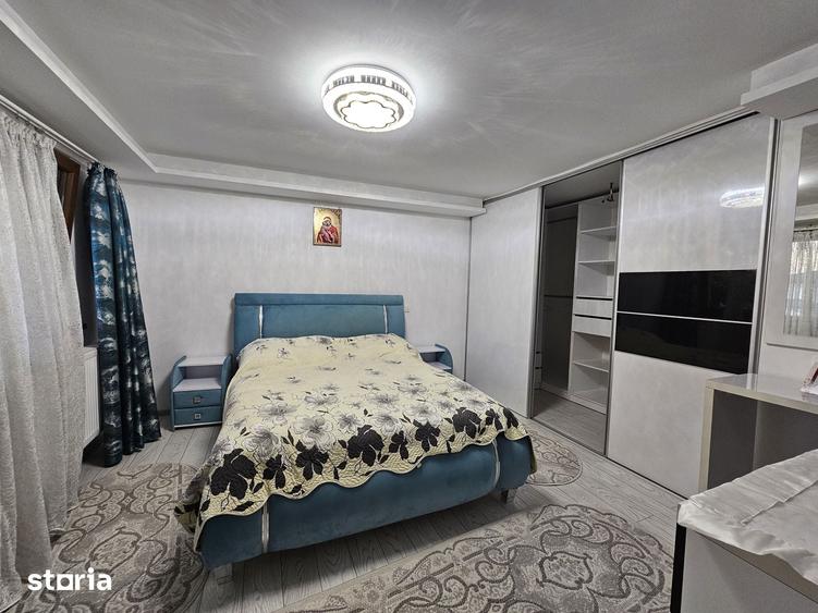 Casă cu 5 camere cu Teren 250 Mp în Cățelu
