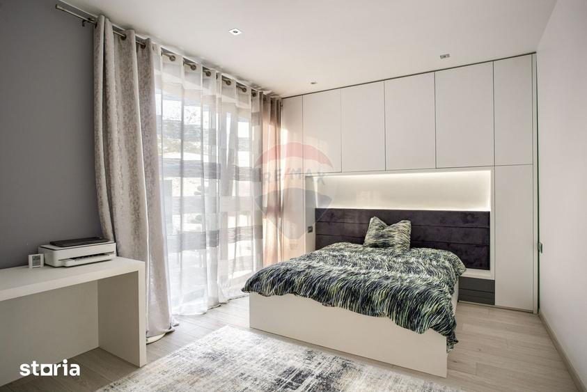 Casă cu 5 camere cu Teren 1110 Mp în Aradul Nou