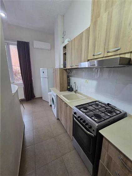 Apartament cu 3 camere decomandat, mobilat în Delfinariu