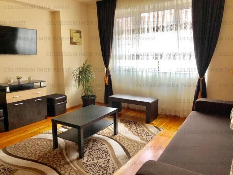 Apartament cu 3 camere decomandat în Centrul Istoric