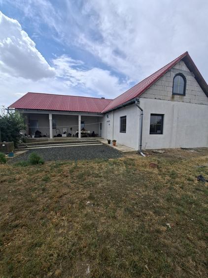 Casă cu 3 camere în Fiscut