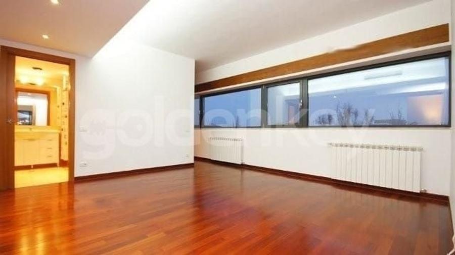 Apartament cu 3 camere semidecomandat în Herăstrău