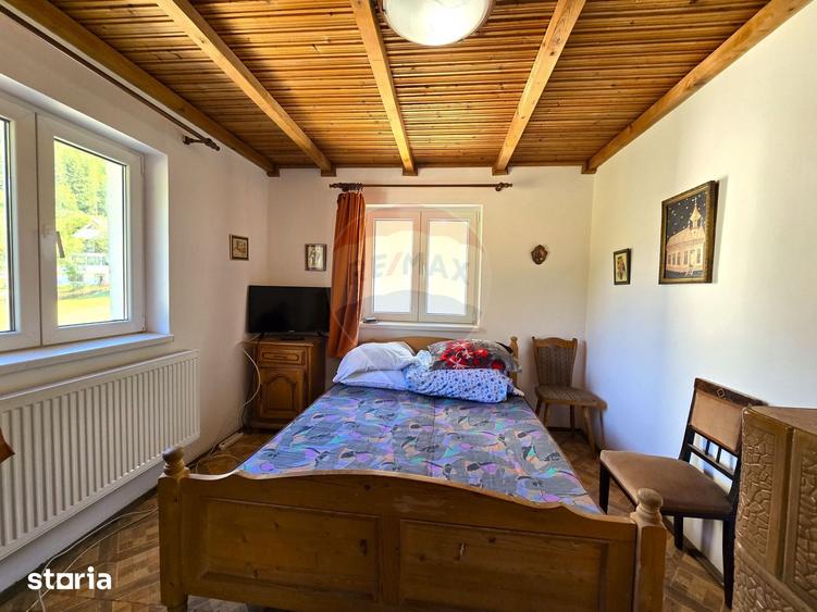 Casă cu 5 camere cu Teren 500 Mp în Moieciu