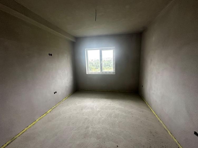 Casă individuală cu 5 camere cu Canalizare în Exterior Est