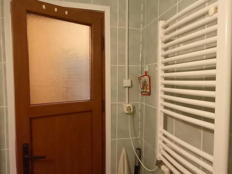 Apartament cu 2 camere semidecomandat, mobilat în Rovine