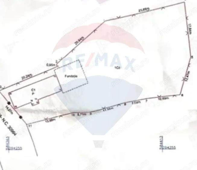 Casă cu 3 camere cu Teren 1400 Mp în Central