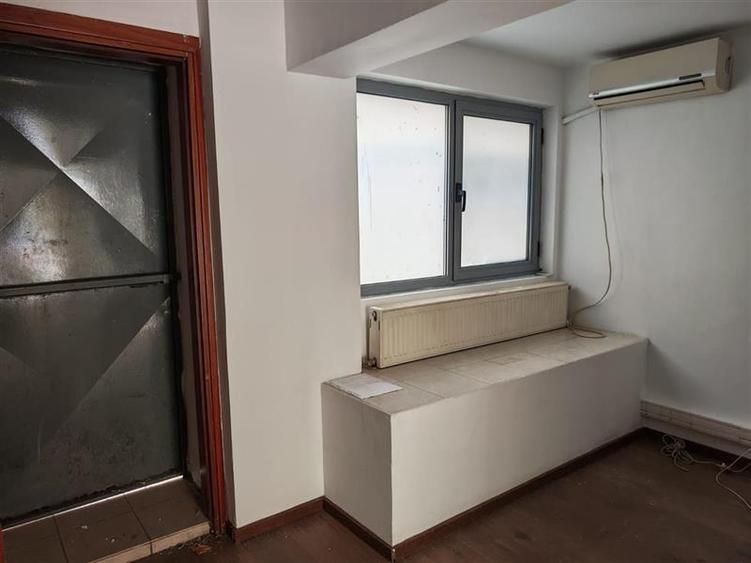 Spațiu comercial, de 127 mp, în Periferie