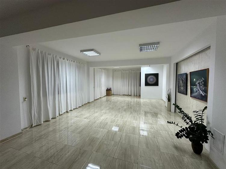 Spațiu comercial, de 45 mp, în Central