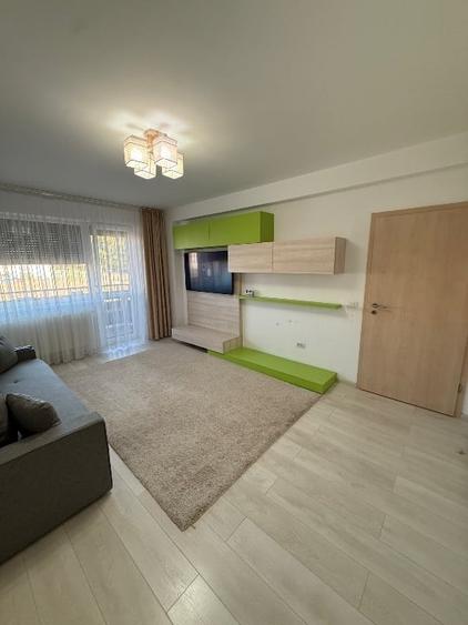 Apartament cu 2 camere decomandat, mobilat în Tractorul