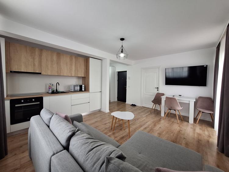 Apartament cu 3 camere semidecomandat, mobilat în Florești — fotografia 1