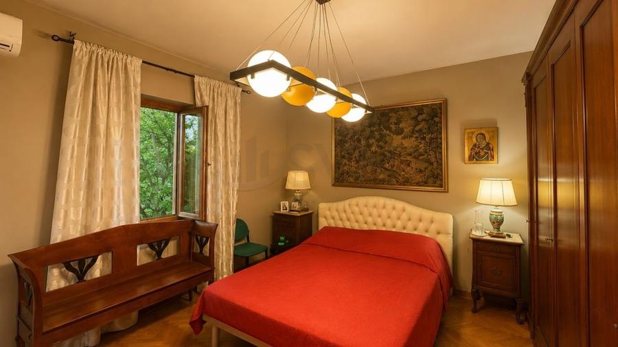 Casă individuală cu 6 camere cu Teren 258 Mp în Cotroceni