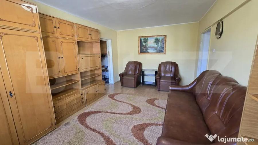 Apartament cu 3 camere semidecomandat în Micro 16